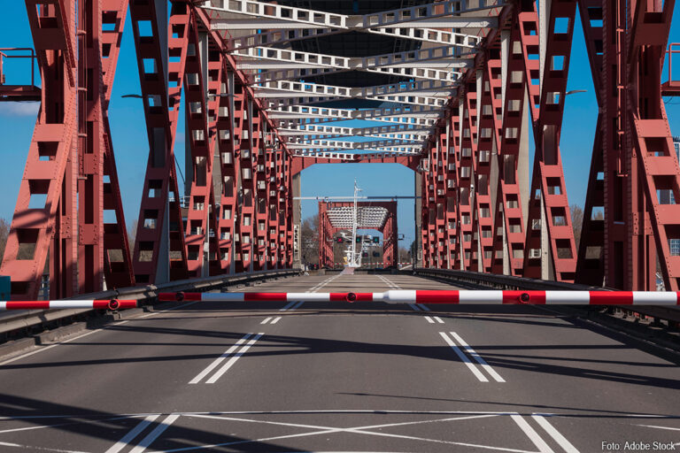 Storing Spijkenisserbrug, verkeer omgeleid