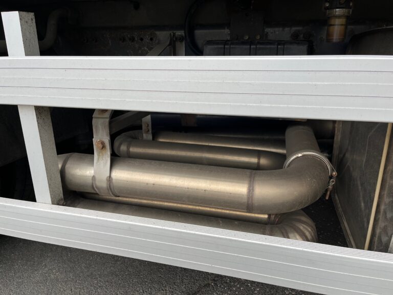 Nederlandse vrachtwagen veroorzaakt herrie in Duitsland: illegale uitlaat en tachograaffraude