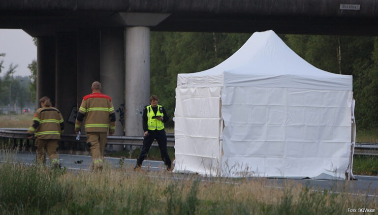 18-jarige man omgekomen op A50 na aanrijding met vrachtwagen [+foto’s]
