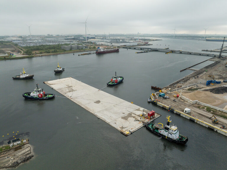 Port of Antwerp-Bruges als schakel in iconisch infrastructuurproject: transport tunnelelementen Oosterweelverbinding van start