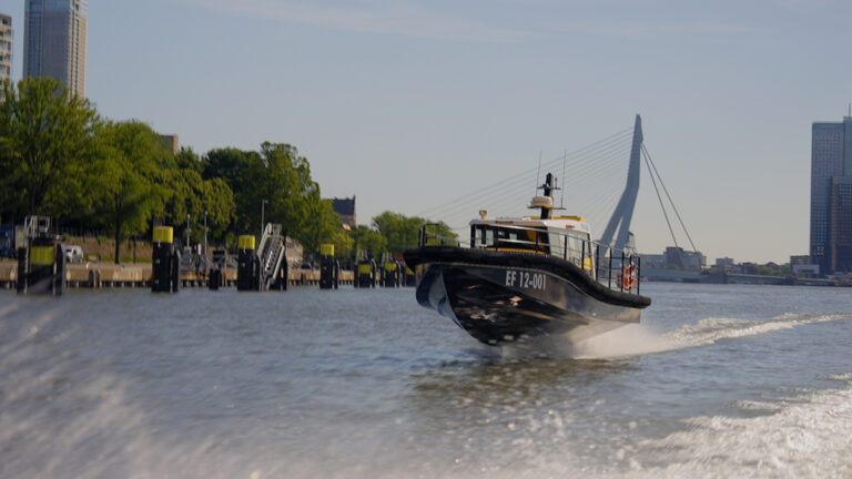 Havenbedrijf Rotterdam begint pilot met elektrisch draagvleugelschip