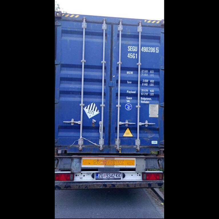 Gestolen trailer met container teruggevonden in Hendrik-Ido-Ambacht [+foto’s]