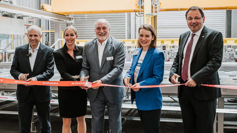 Kögel Trailer GmbH opent feestelijk een moderne productiefaciliteit voor koelwagenpanelen