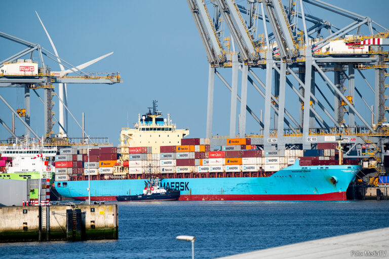 ‘Omstreden’ Maersk Izmir aangekomen in Rotterdamse haven