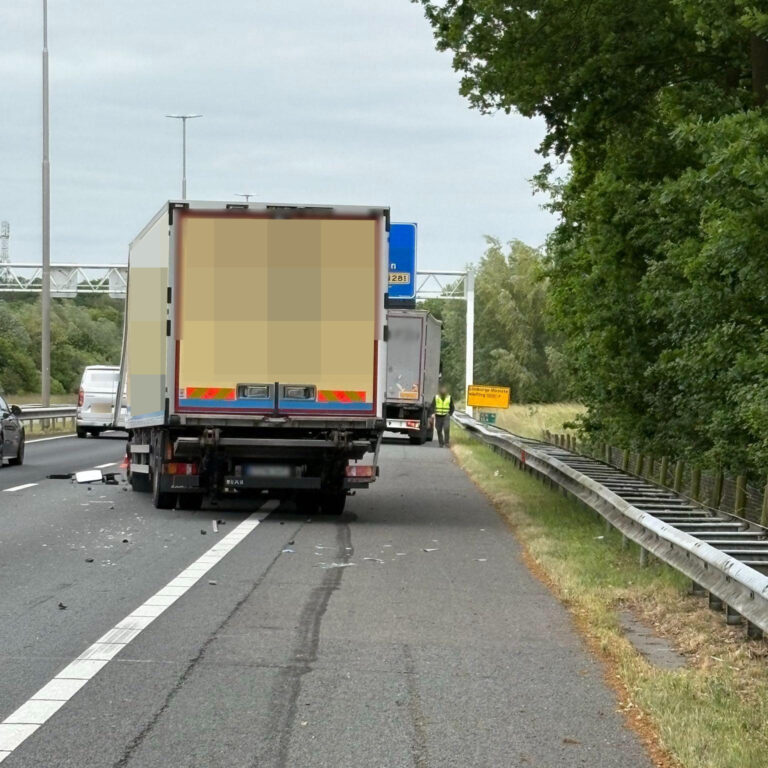 Aanrijding met vrachtwagens op A76