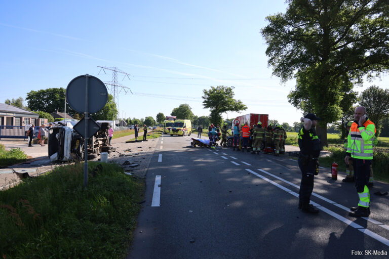 Aanrijding met twee vrachtwagens en een auto op N272 [+foto’s]