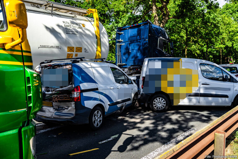 Kettingbotsing op N324