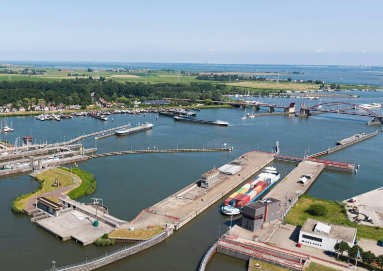 Scheepvaart op 26 mei gestremd bij Prins Willem-Alexandersluis in Schellingwoude