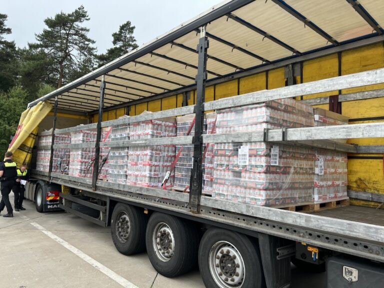 Ruim twee derde van vrachtwagens afgekeurd bij controle ladingzekering op Duitse A7 [+foto’s]