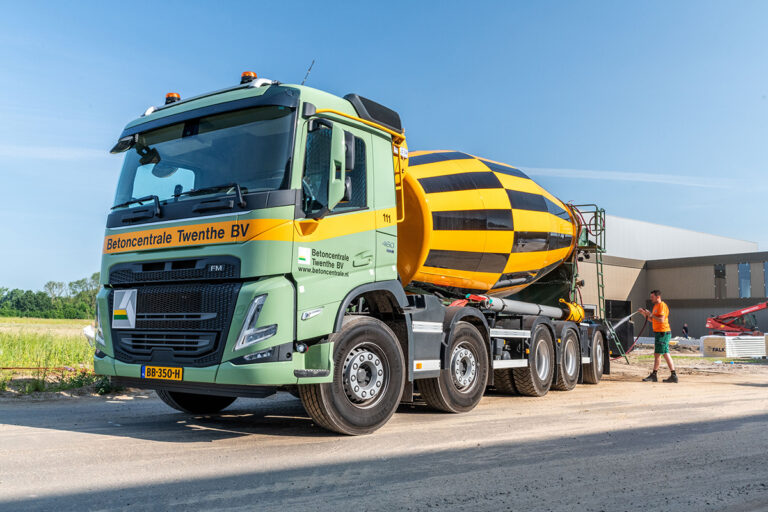 Betoncentrale Twenthe en Betoncentrale Diamant gaan voor maximaal laadvermogen met nieuwe Volvo FM TAG-XL betonmixers