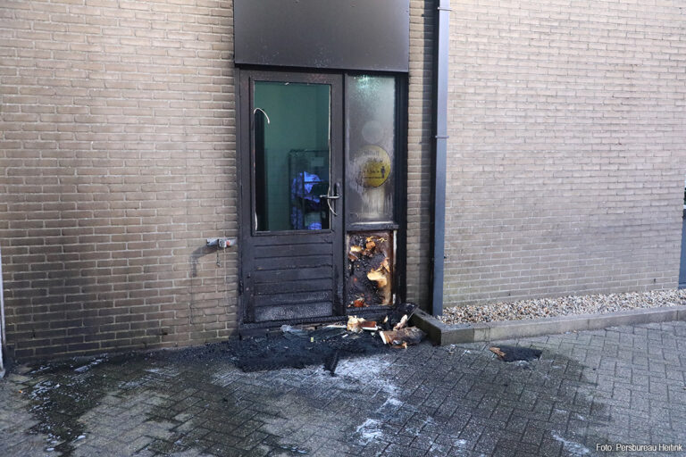 Brand bij transportbedrijf Jonker & Schut mogelijk aangestoken