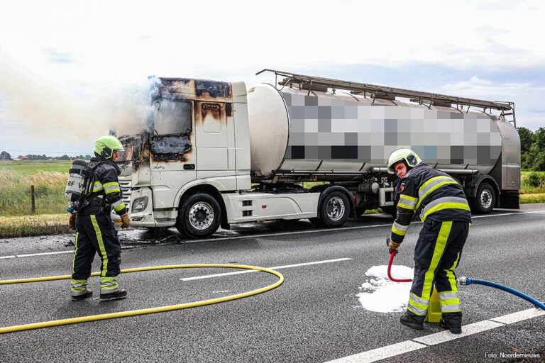 Brand in vrachtwagen op A6