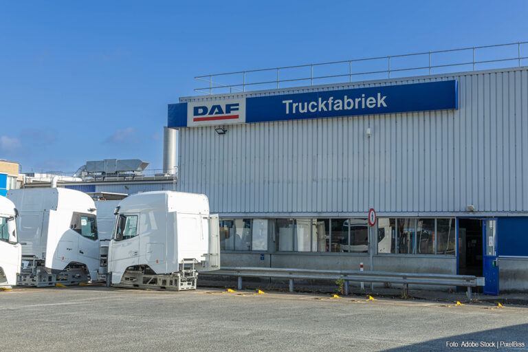 DAF moet geschorste logistiek medewerker weer aan het werk laten na mislukte ontslagpoging