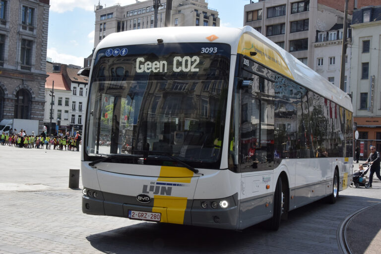 De Lijn zet eerste elektrische BYD-bussen in rond Antwerpen