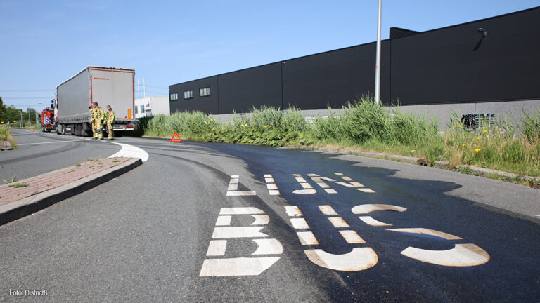Vrachtwagenchauffeur onder invloed van drugs rijdt dieseltank lek in Den Hoorn