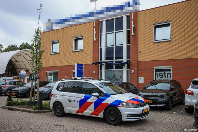 FIOD houdt CEO van scheepsbevoorradingsbedrijf aan in grootschalig drugsonderzoek Rotterdamse haven [+foto’s]