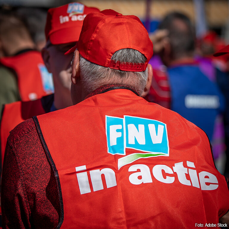 KLM verliest tientallen miljoenen door stakingen grondpersoneel