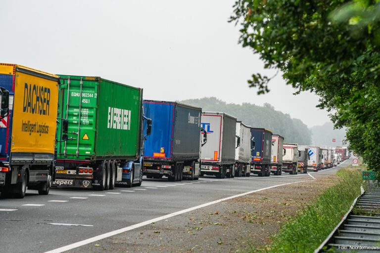 Lange files op A37 vanwege grenscontroles