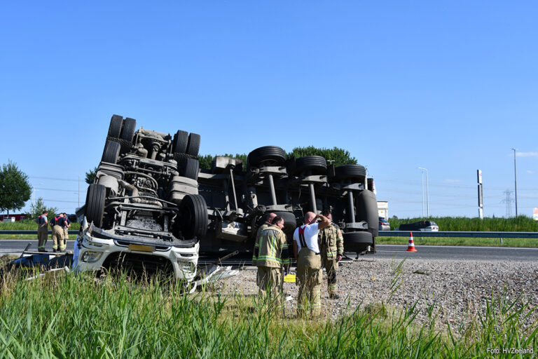 Vrachtwagenchauffeur ongeluk A58 overleden