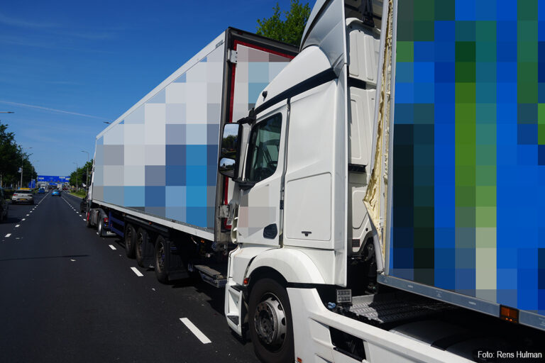 Vrachtwagenchauffeur veroorzaakt kettingbotsing op N35 [+foto’s]
