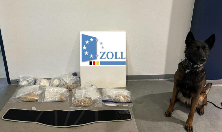 Duitse douane vindt bij buscontrole cocaïne en MDMA bij busreiziger uit Amsterdam [+foto’s]