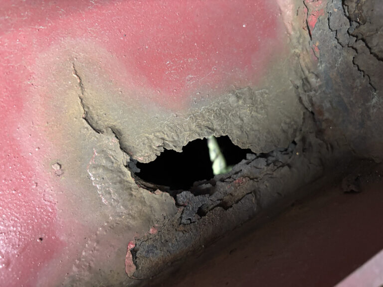 Vrachtwagen met 21 ton melk voor Shanghai stilgezet op Duitse A6 wegens ernstige technische gebreken [+foto’s]