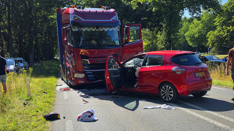 Ernstig ongeval met auto en vrachtwagen op N224 in Ede