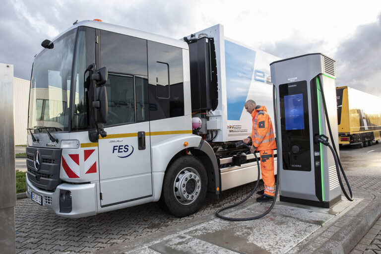 Mercedes-Benz Trucks introduceert gereviseerde hoogvoltage-accu als duurzaam alternatief voor eActros en eEconic