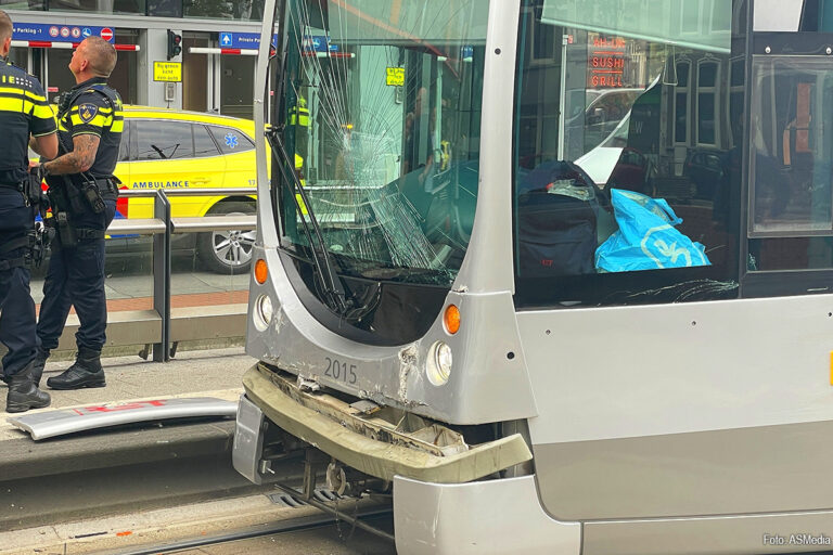 Acht lichtgewonden bij botsing tussen trams in Rotterdam