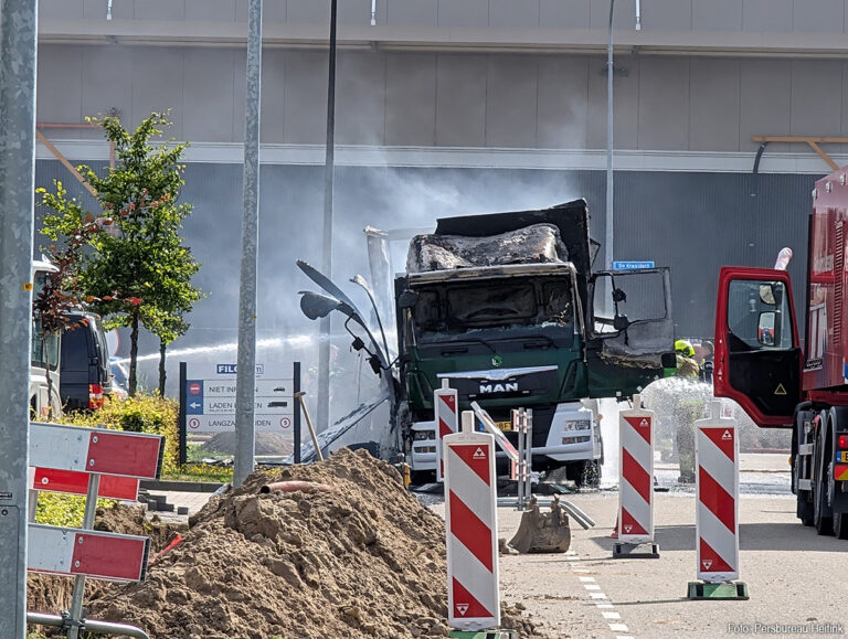 Vrachtwagen uitgebrand op industrieterrein Geldermalsen