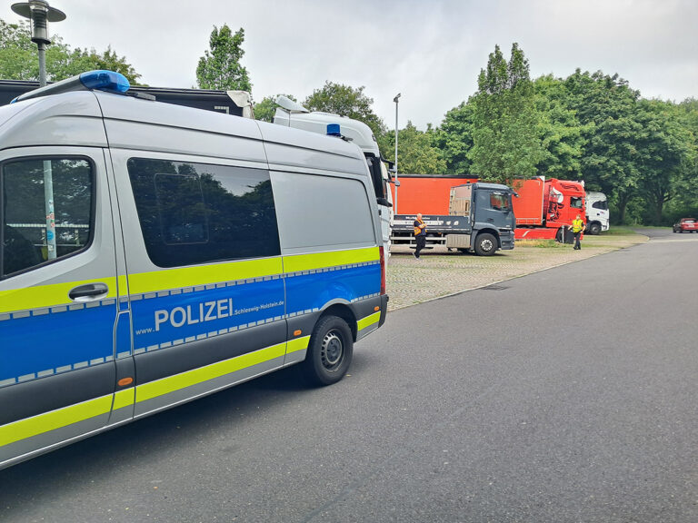 Meer dan helft vrachtwagens in overtreding bij grootschalige controle op Duitse A23 [+foto’s]