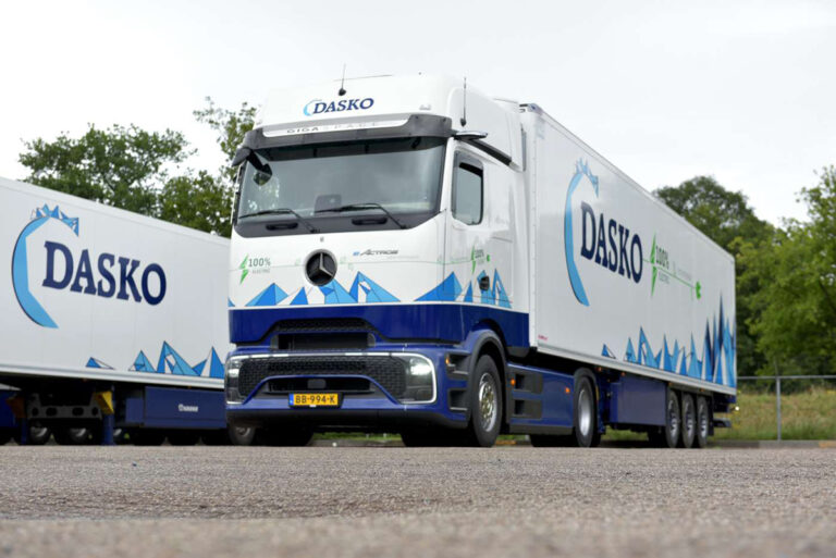 Vier Mercedes-Benz eActros 600 trucks voor Dasko