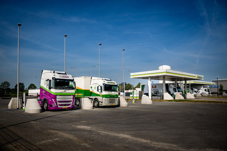 Nieuw snellaadplein voor elektrische vrachtwagens geopend in Veghel