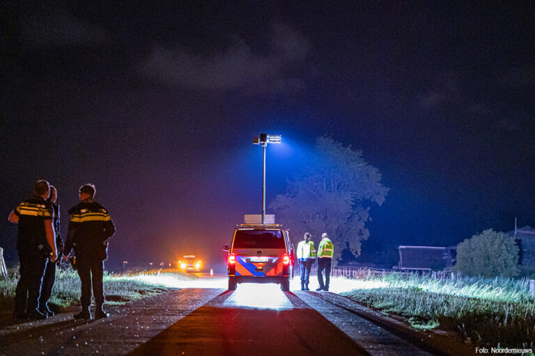 Automobilist laat slachtoffer achter na dodelijk ongeluk in Burdaard