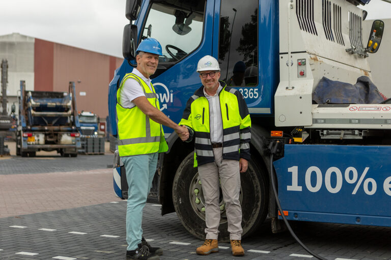 Laadpleinen voor elektrische vrachtwagens: Renewi en Batenburg versterken energie-infrastructuur
