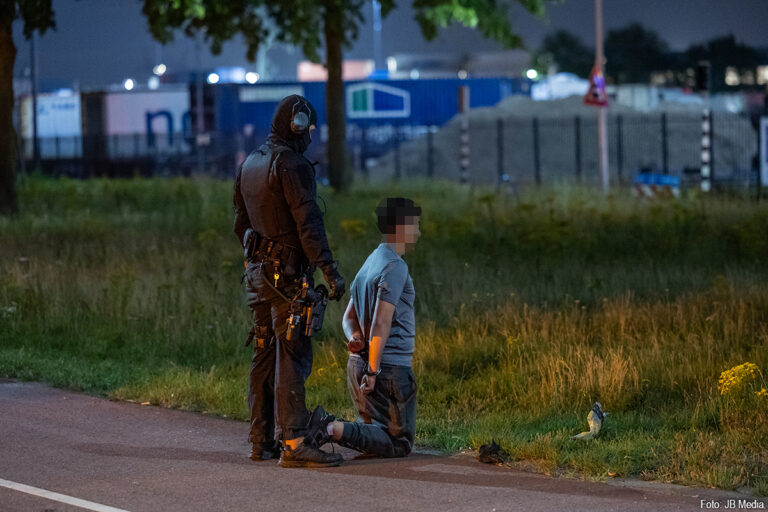 Douane houdt twee 14-jarige uithalers aan in Rotterdamse Waalhaven
