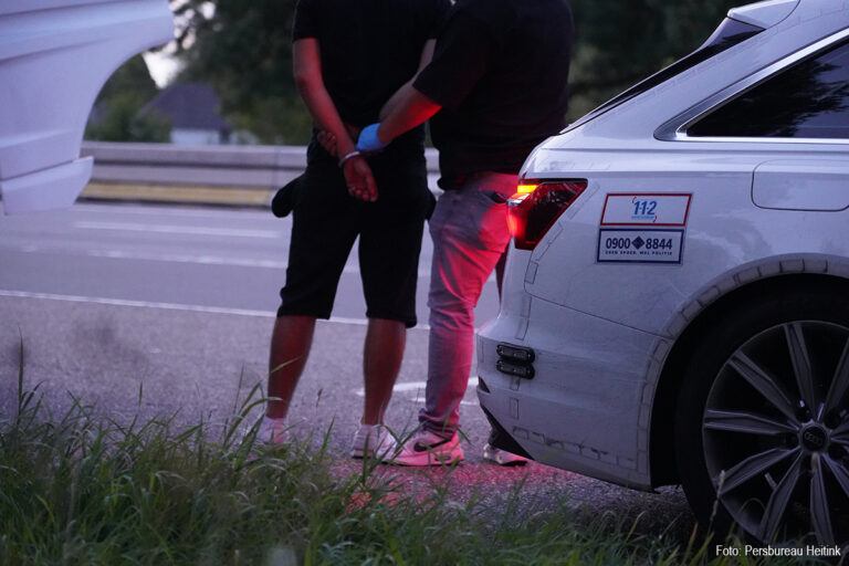 Vrachtwagenchauffeur aangehouden op A73 [+foto’s]