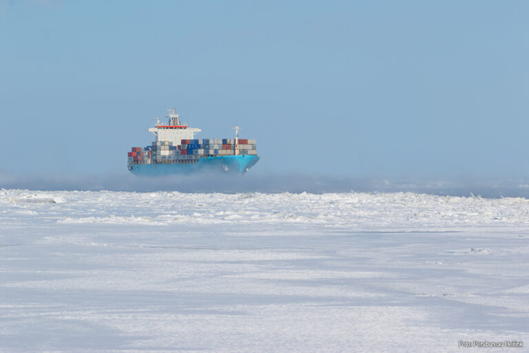 Milieuorganisaties bang voor gevolgen containervaart via poolzee
