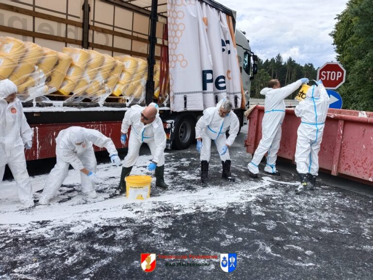 Vrachtwagen met verf verliest lading op Oostenrijkse A2 [+foto’s&video]