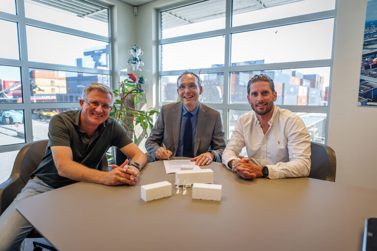 Nieuw laadstation voor binnenvaartschepen in Port of Moerdijk