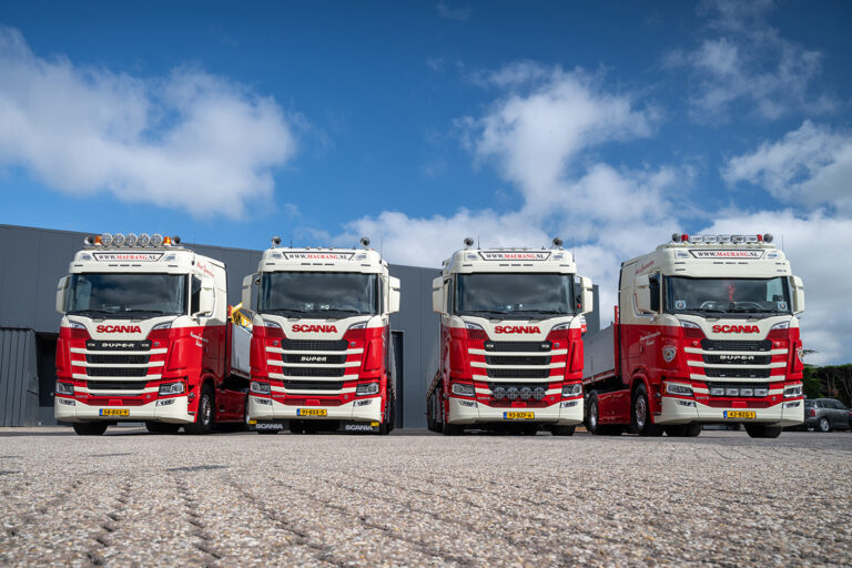 Vier nieuwe Scania 530S V8-trekkers voor Maurang Transporten