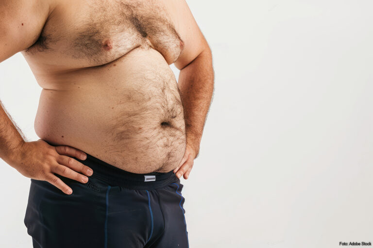 Vrachtwagenchauffeur in onderbroek aangetroffen langs snelweg na feestelijk uitje