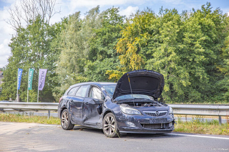 N355 gestremd na ongeval tussen personenauto en vrachtwagen [+foto’s]