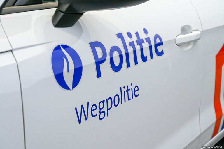 Belgische E313 bij Diepenbeek urenlang afgesloten door gekantelde tankwagen [+foto]