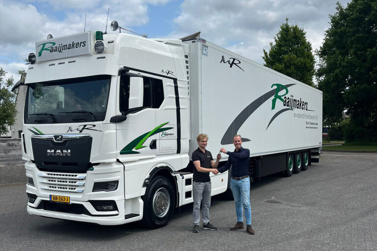 Nieuwe MAN TGX 520 en Schmitz koeltrailer voor M. Raaijmakers & Zonen Expeditie