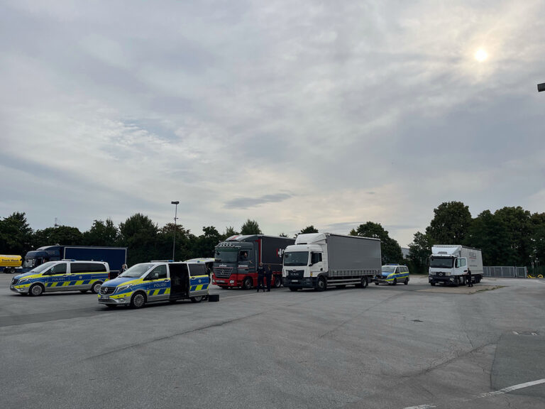 Grote transportcontrole in Noordrijn-Westfalen: 55 vrachtwagens mogen niet verder rijden [+foto’s]