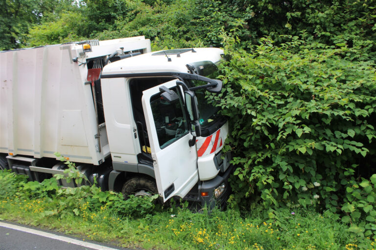 Bijrijder voorkomt ernstig ongeval door snel ingrijpen bij onwel geworden vrachtwagenchauffeur
