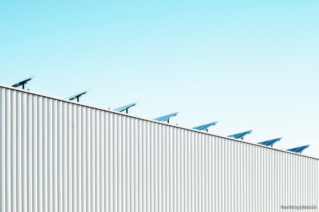 Zonnepanelen op loods