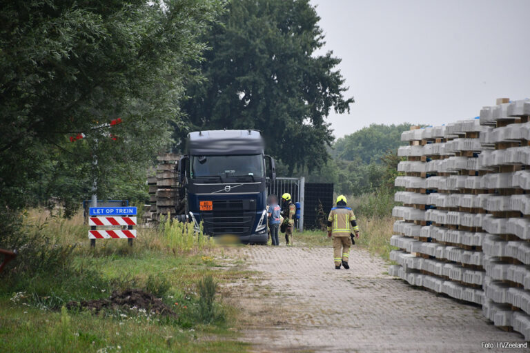 Zoutzuurlekkage uit vrachtwagen in Sas van Gent