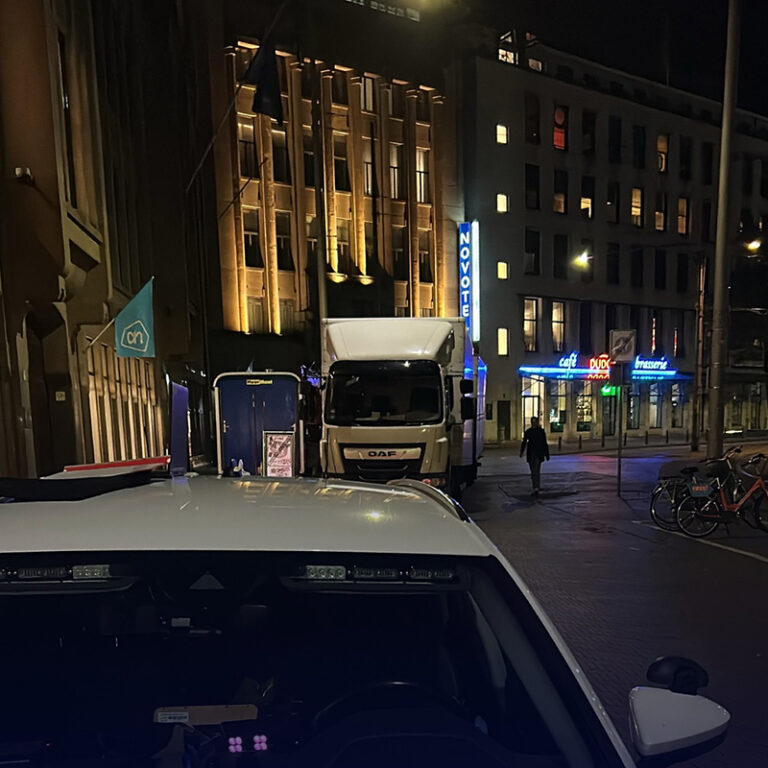 Vrachtwagenchauffeur 72 keer zonder bestuurderskaart betrapt